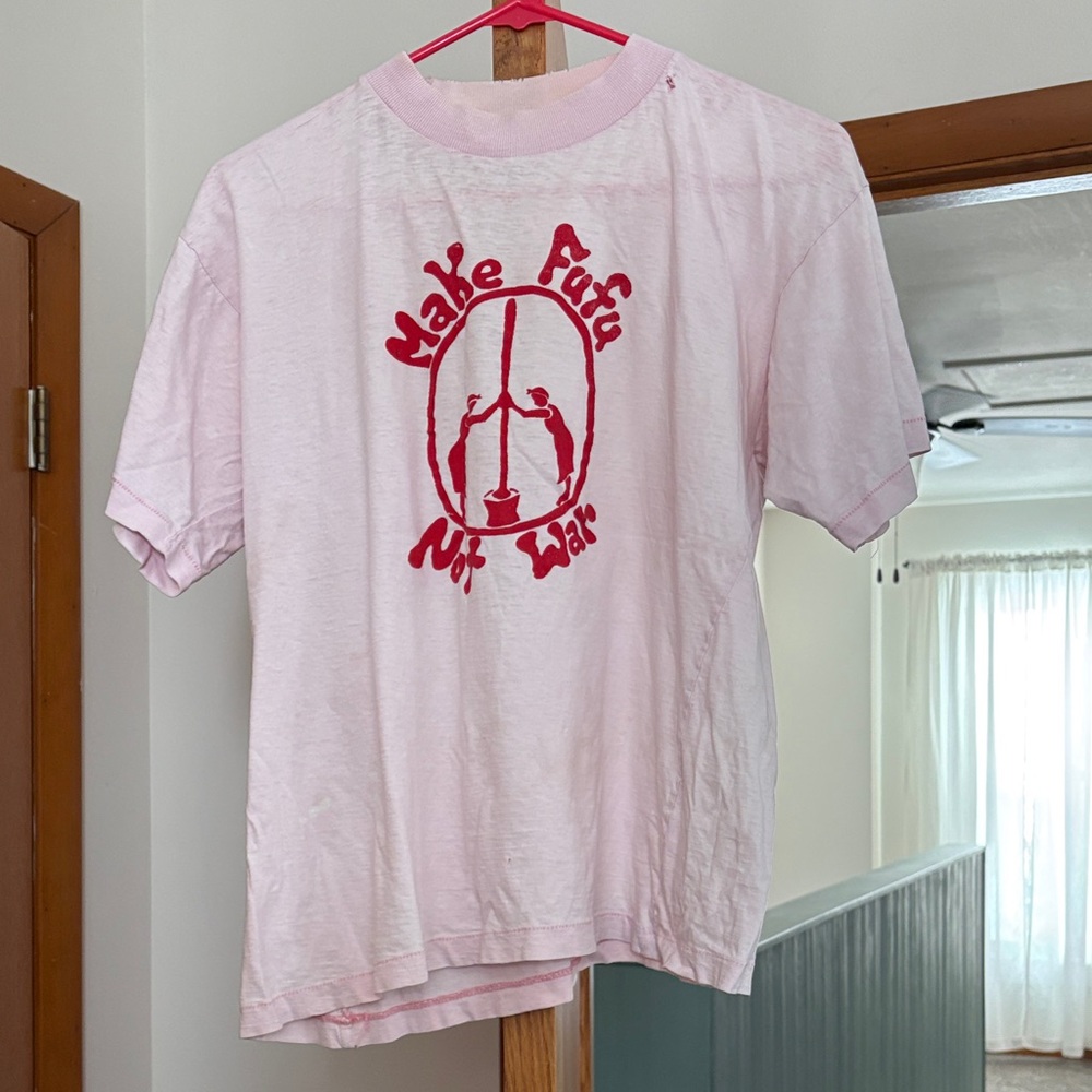 Vintage Graphic Tee with Red 'Make Fufu Not War' Print